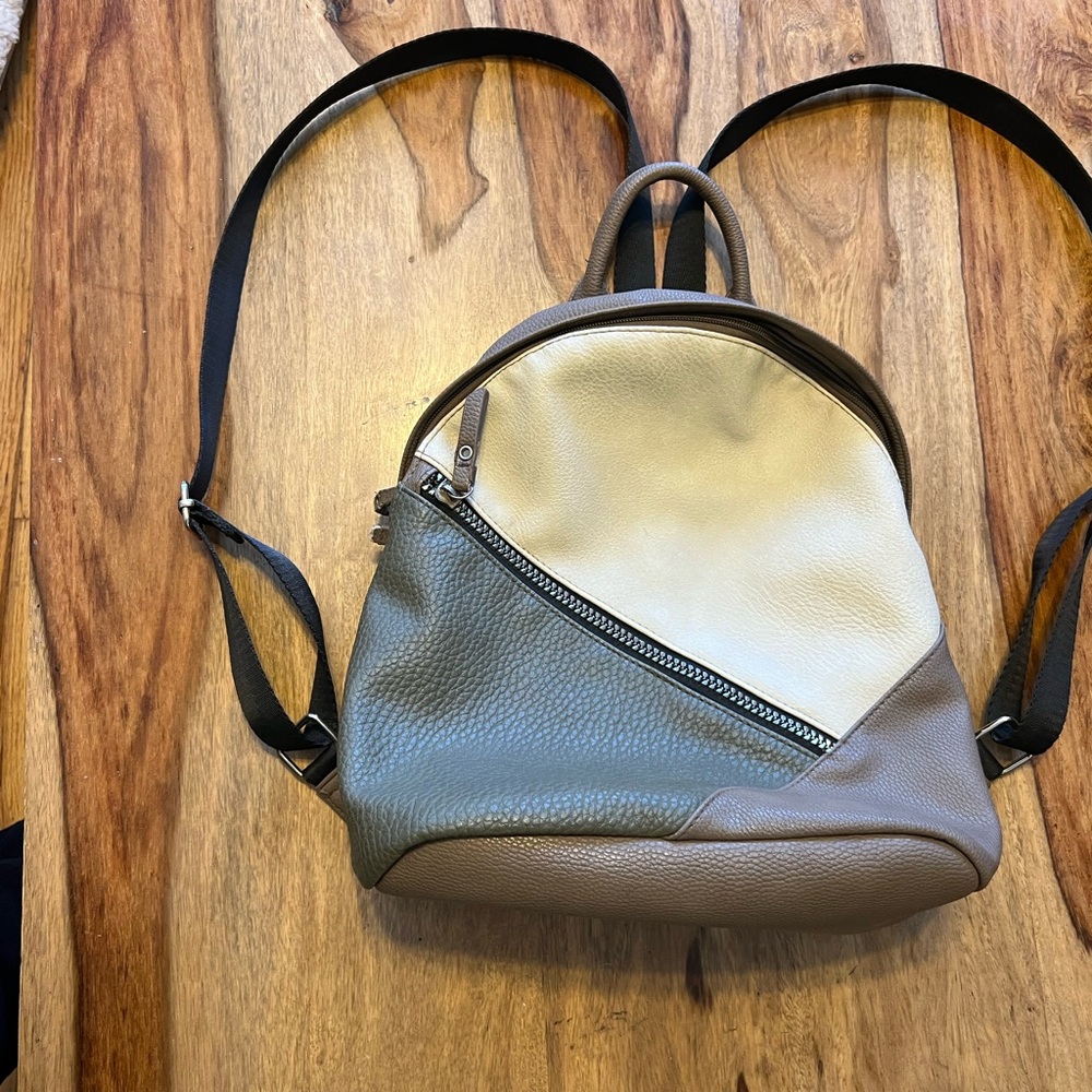 Atmosphere like new medium size backpack